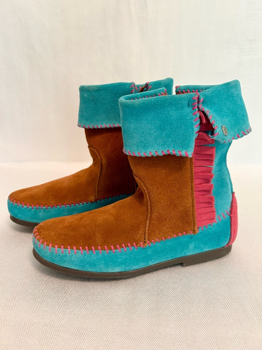 Big Girls Minnetonka Brown Suede Kids Boots with Turquoise and Pink Trim
